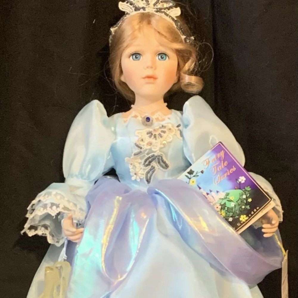 Cinderella Geppeddo Doll Fairy Tale Series Cinderella at the Ball Porcelain Doll